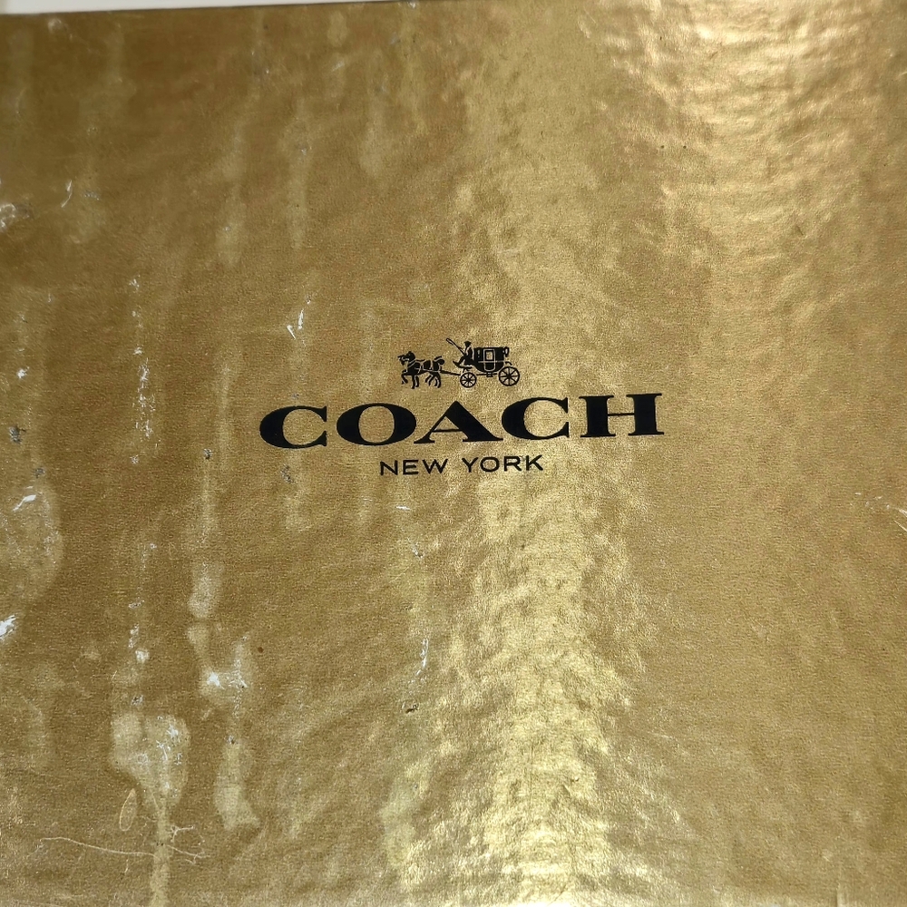 BNIB Authentic        Coach Wristlet